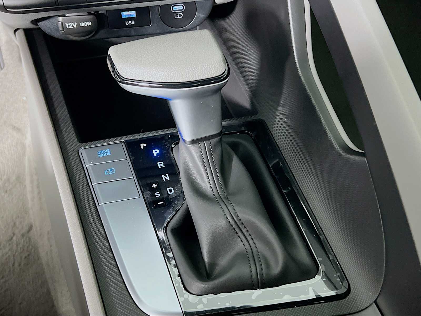 2025 Hyundai Elantra SE - Photo 11