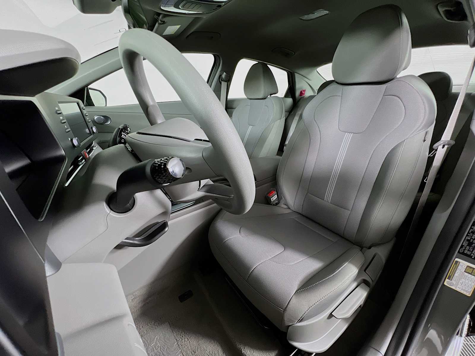 2025 Hyundai Elantra SE - Photo 12