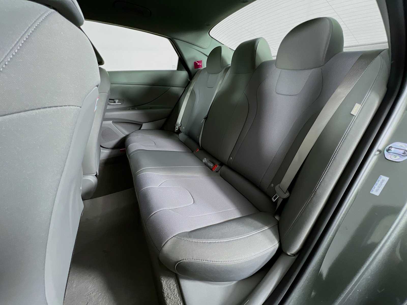 2025 Hyundai Elantra SE - Photo 13