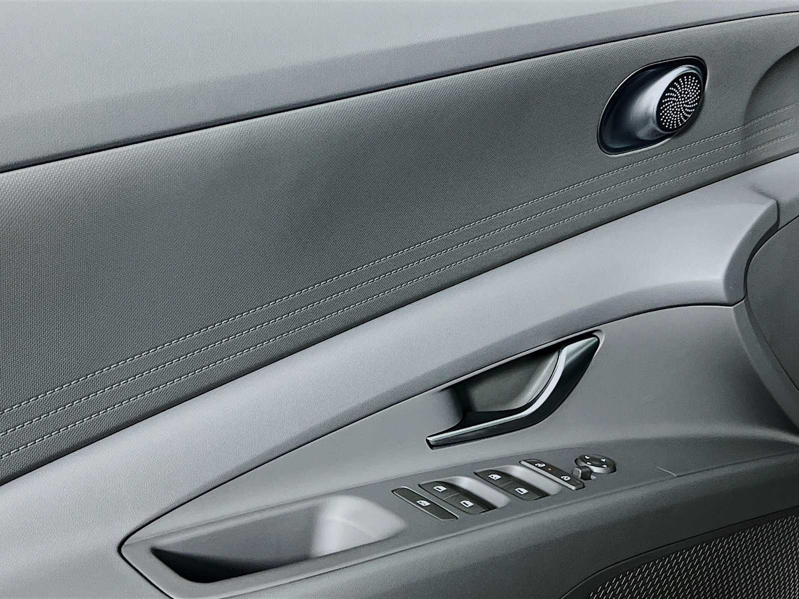 2025 Hyundai Elantra SE - Photo 15