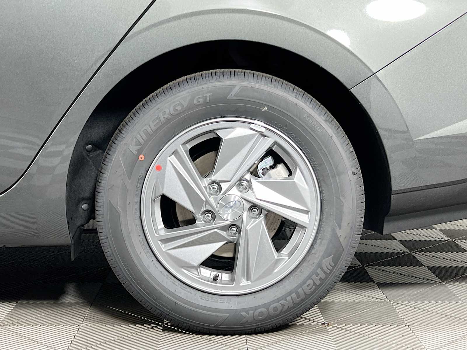 2025 Hyundai Elantra SE - Photo 18