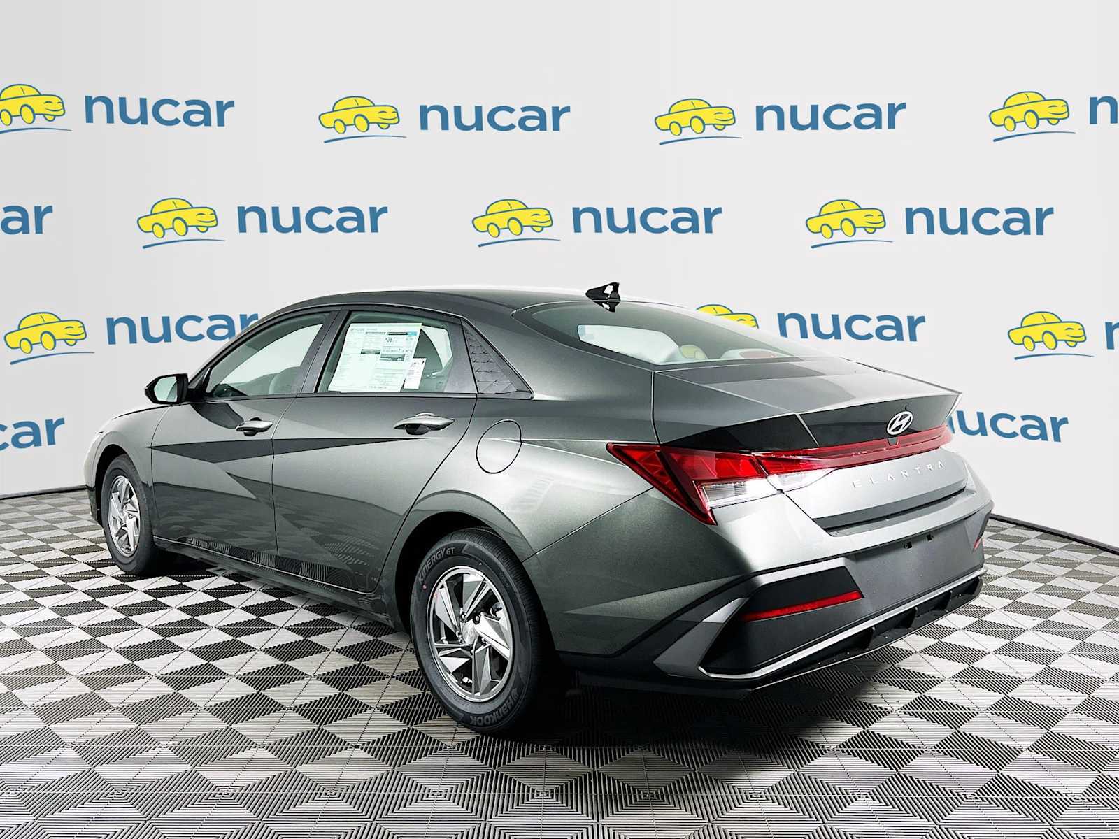 2025 Hyundai Elantra SE - Photo 4