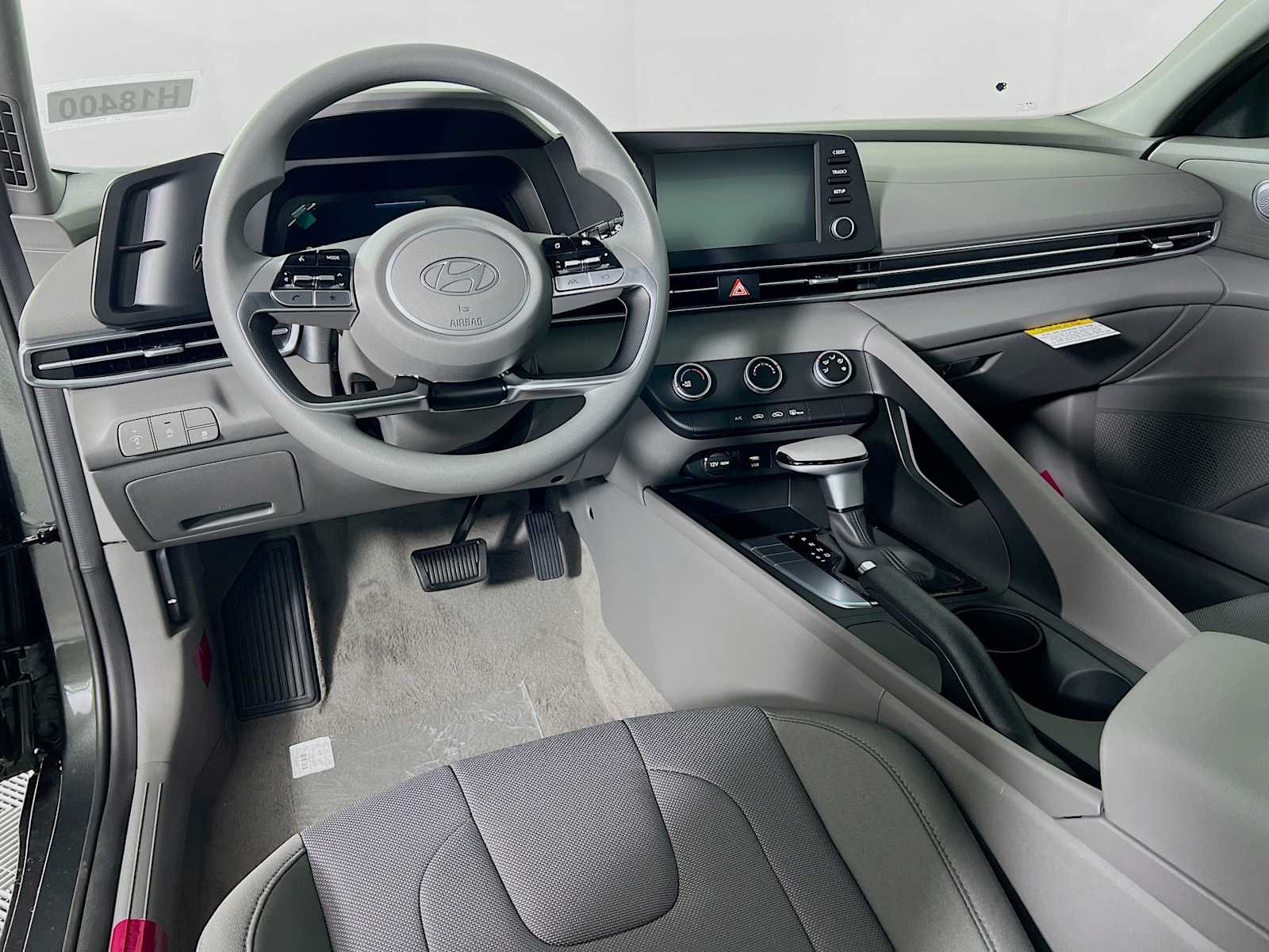 2025 Hyundai Elantra SE - Photo 6