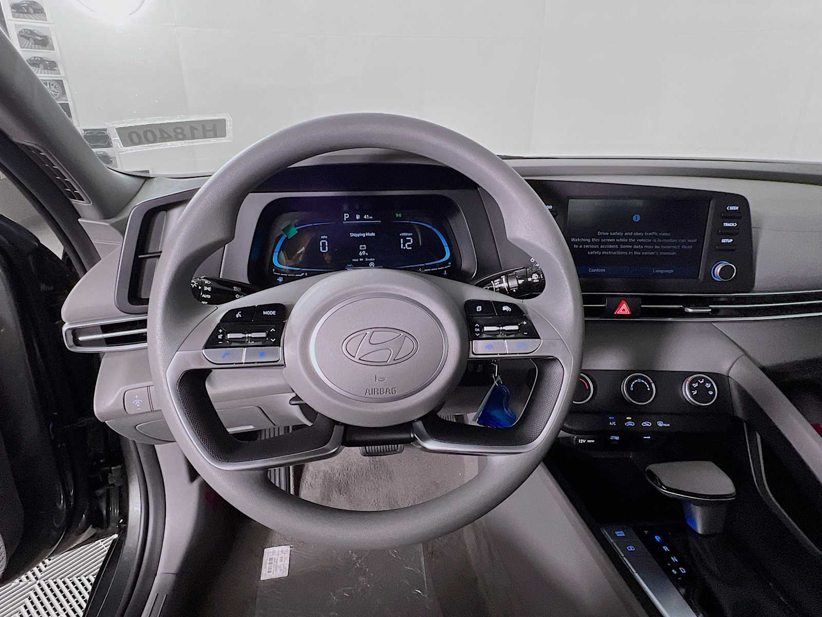 2025 Hyundai Elantra SE - Photo 7