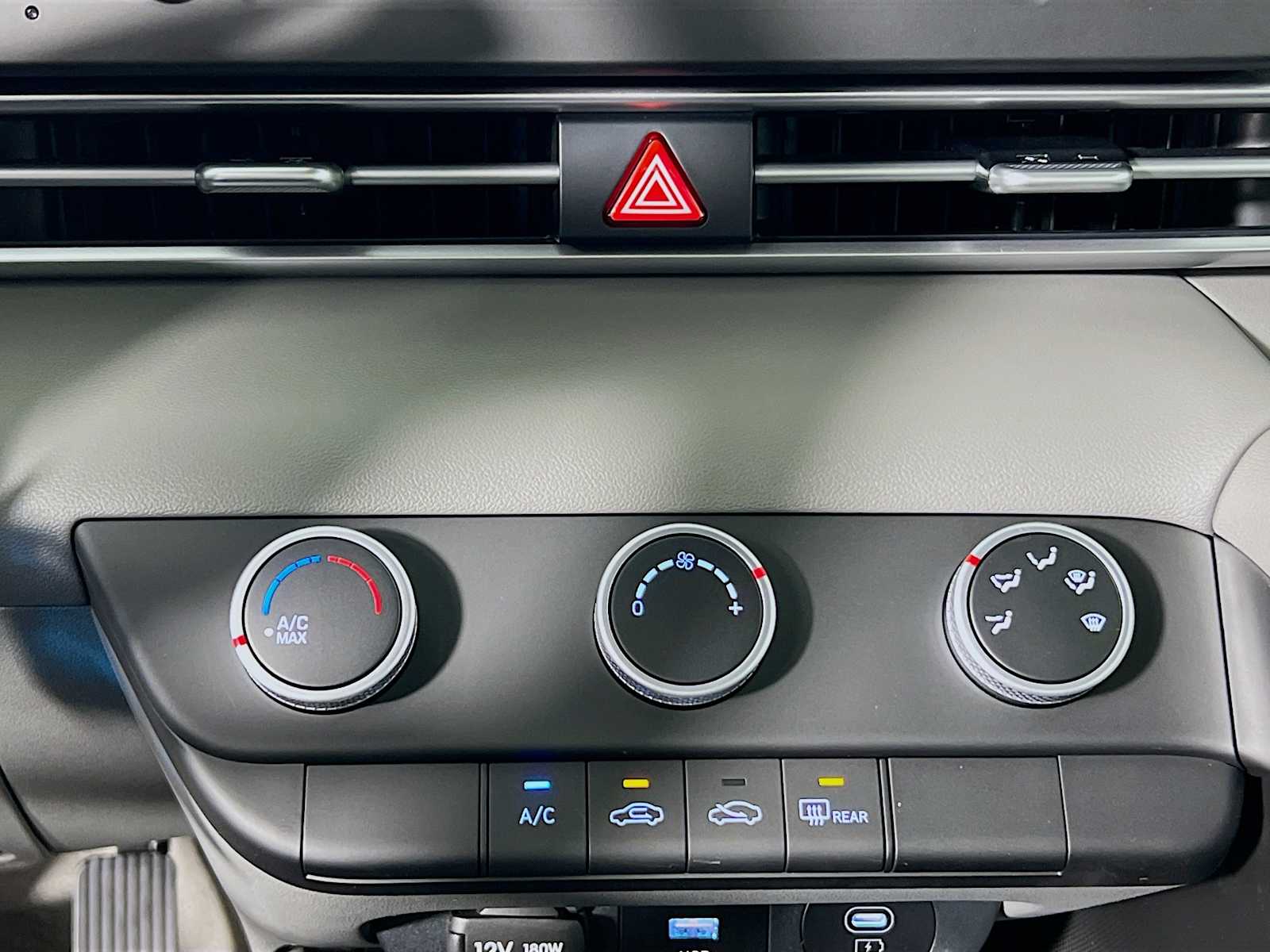 2025 Hyundai Elantra SE - Photo 10