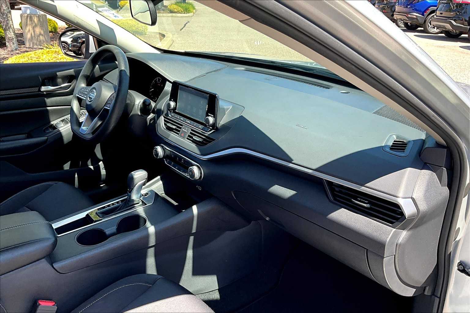 2022 Nissan Altima 2.5 S - Photo 14