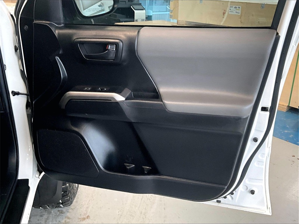 2022 Toyota Tacoma SR5 - Photo 12