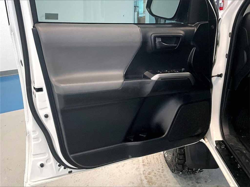 2022 Toyota Tacoma SR5 - Photo 9