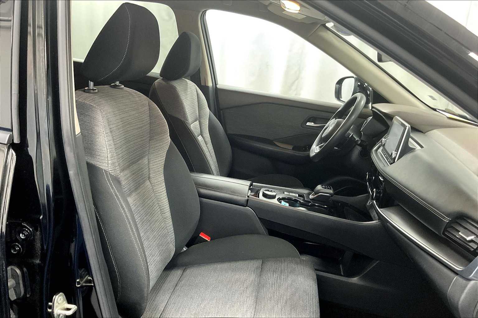 2021 Nissan Rogue SV - Photo 11