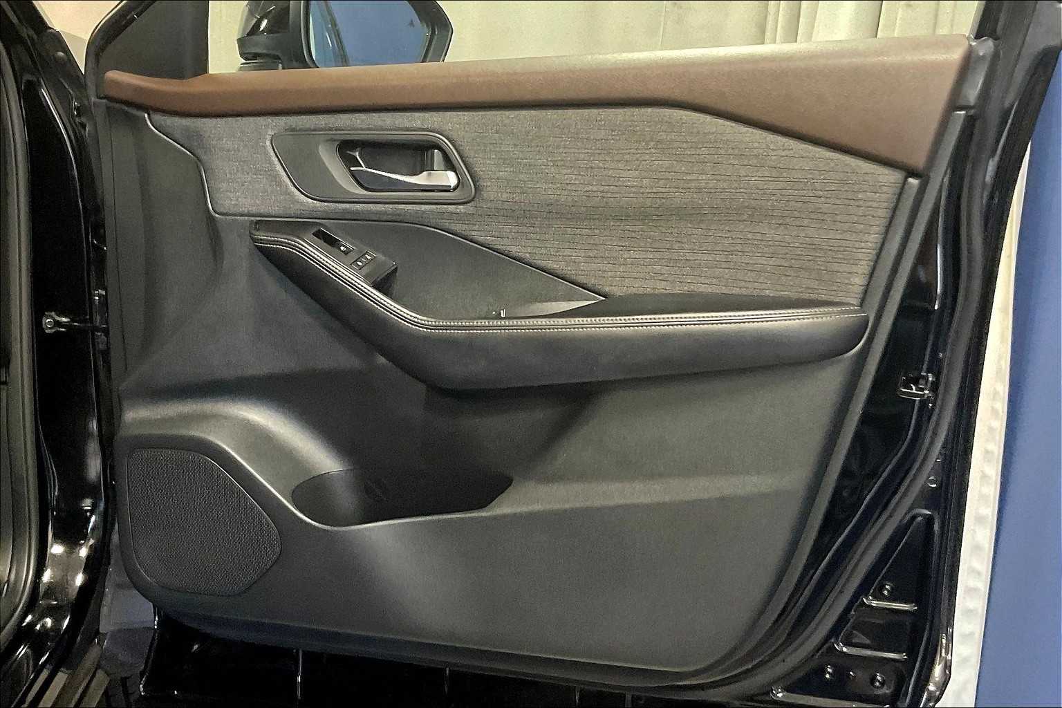 2021 Nissan Rogue SV - Photo 12