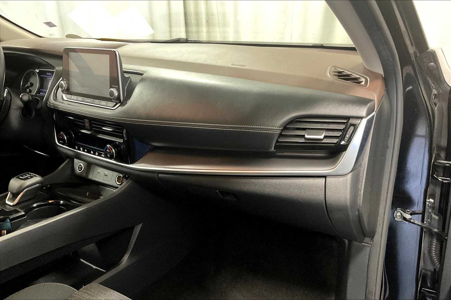 2021 Nissan Rogue SV - Photo 13