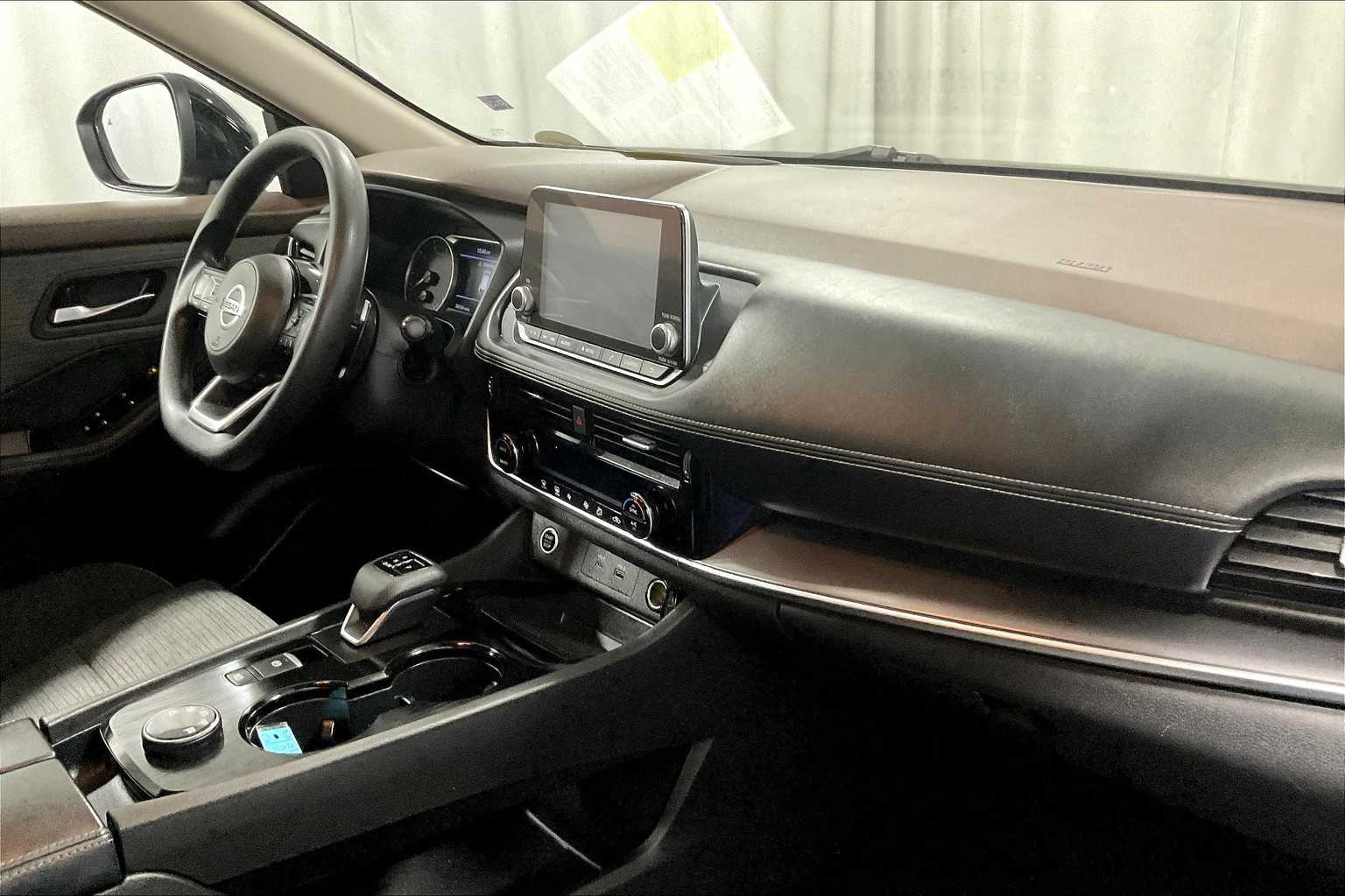 2021 Nissan Rogue SV - Photo 14