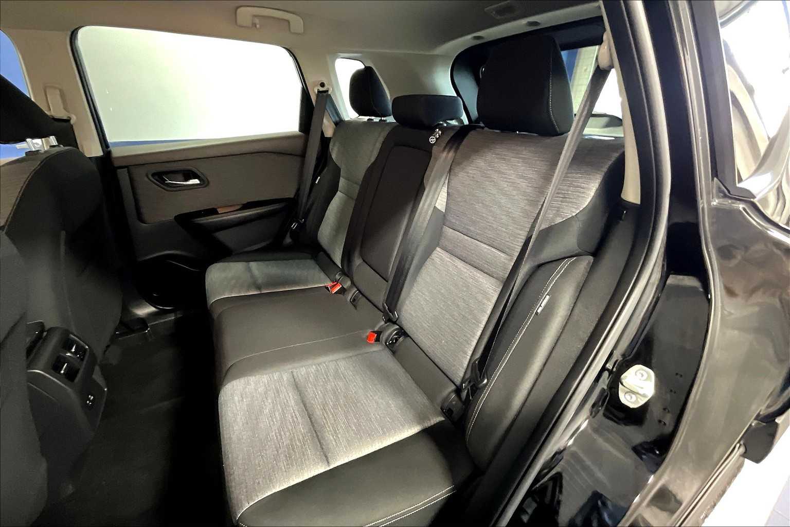 2021 Nissan Rogue SV - Photo 15