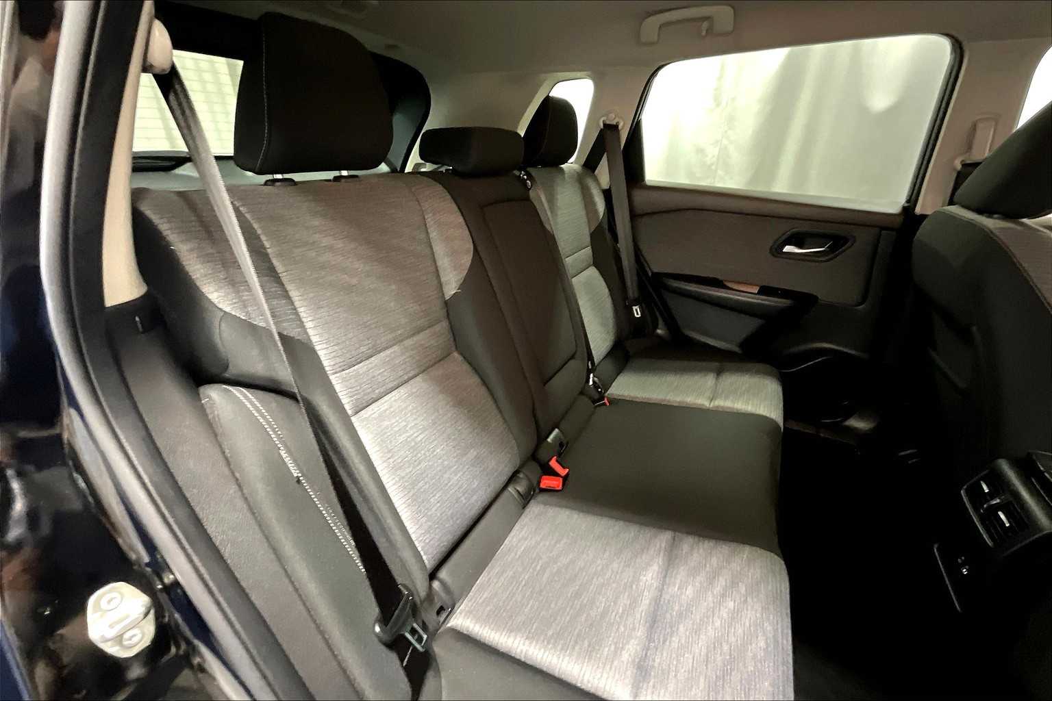 2021 Nissan Rogue SV - Photo 16