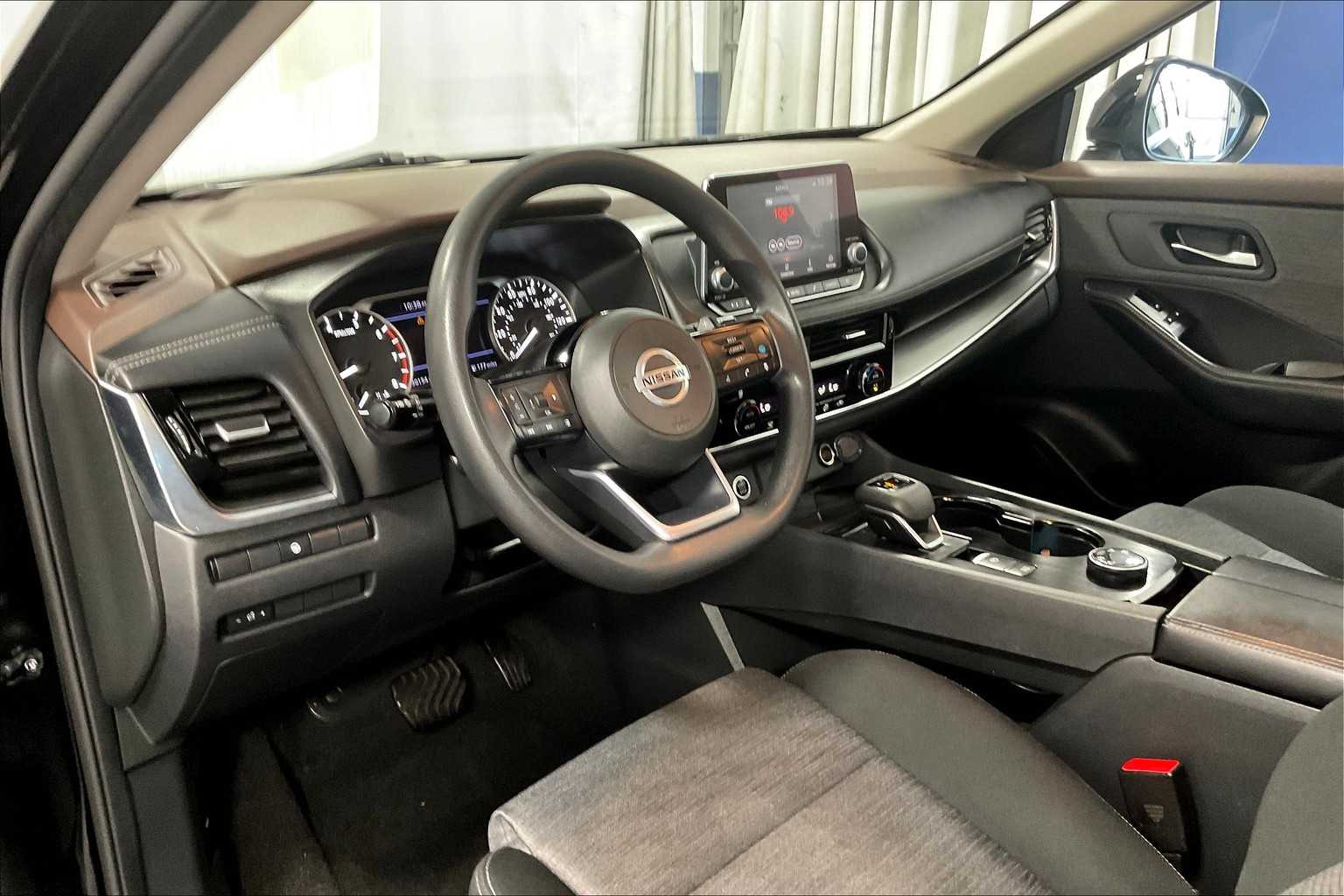 2021 Nissan Rogue SV - Photo 8