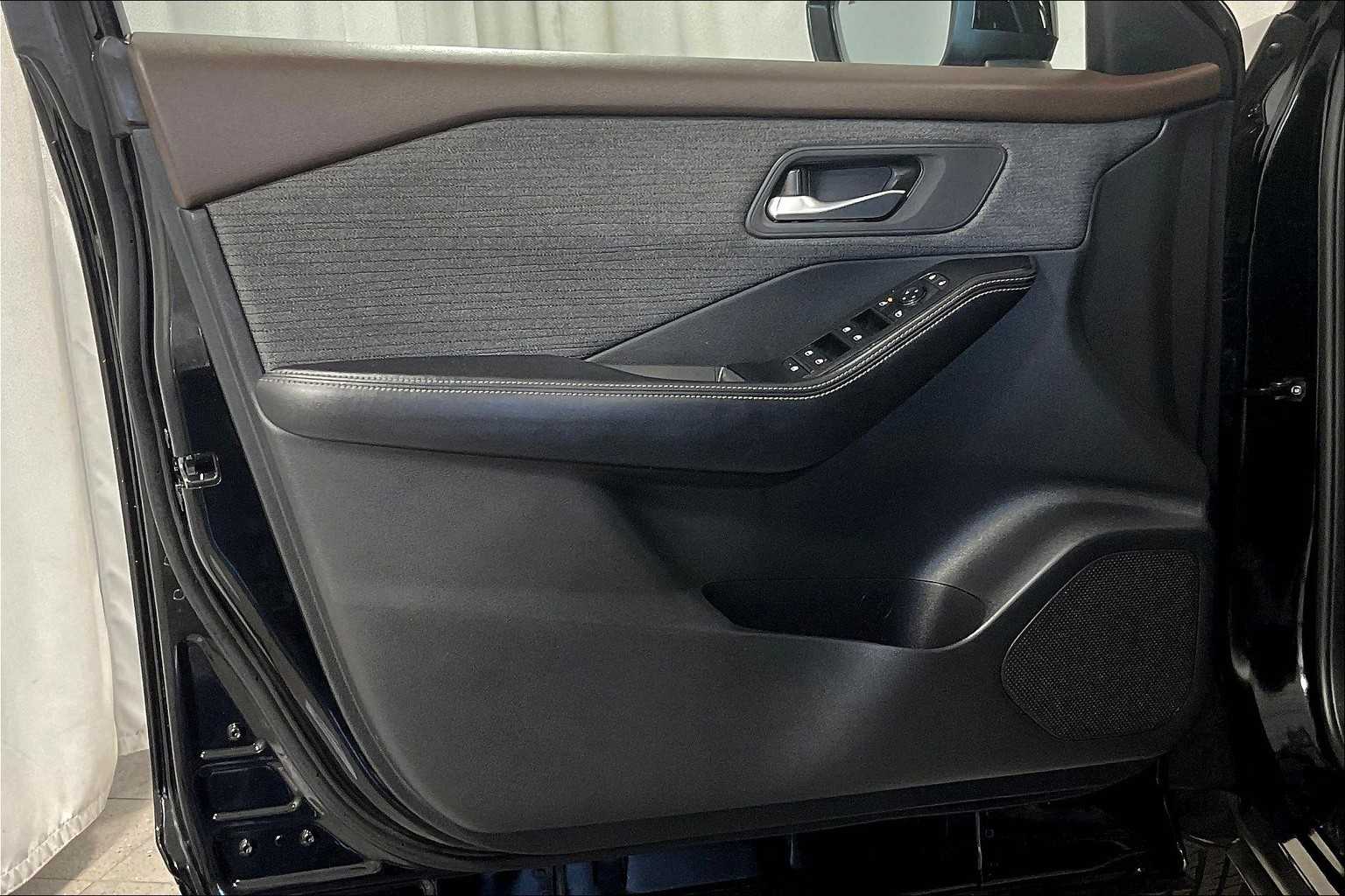 2021 Nissan Rogue SV - Photo 9