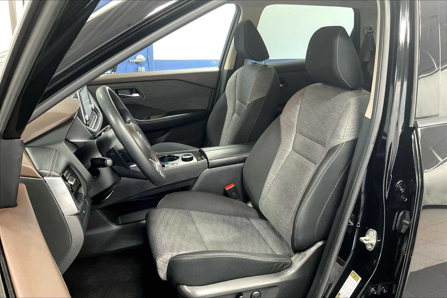 2021 Nissan Rogue SV - Photo 10