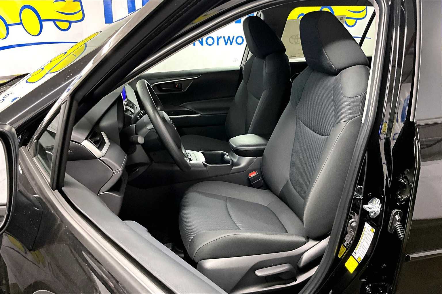 2025 Toyota RAV4 LE - Photo 11