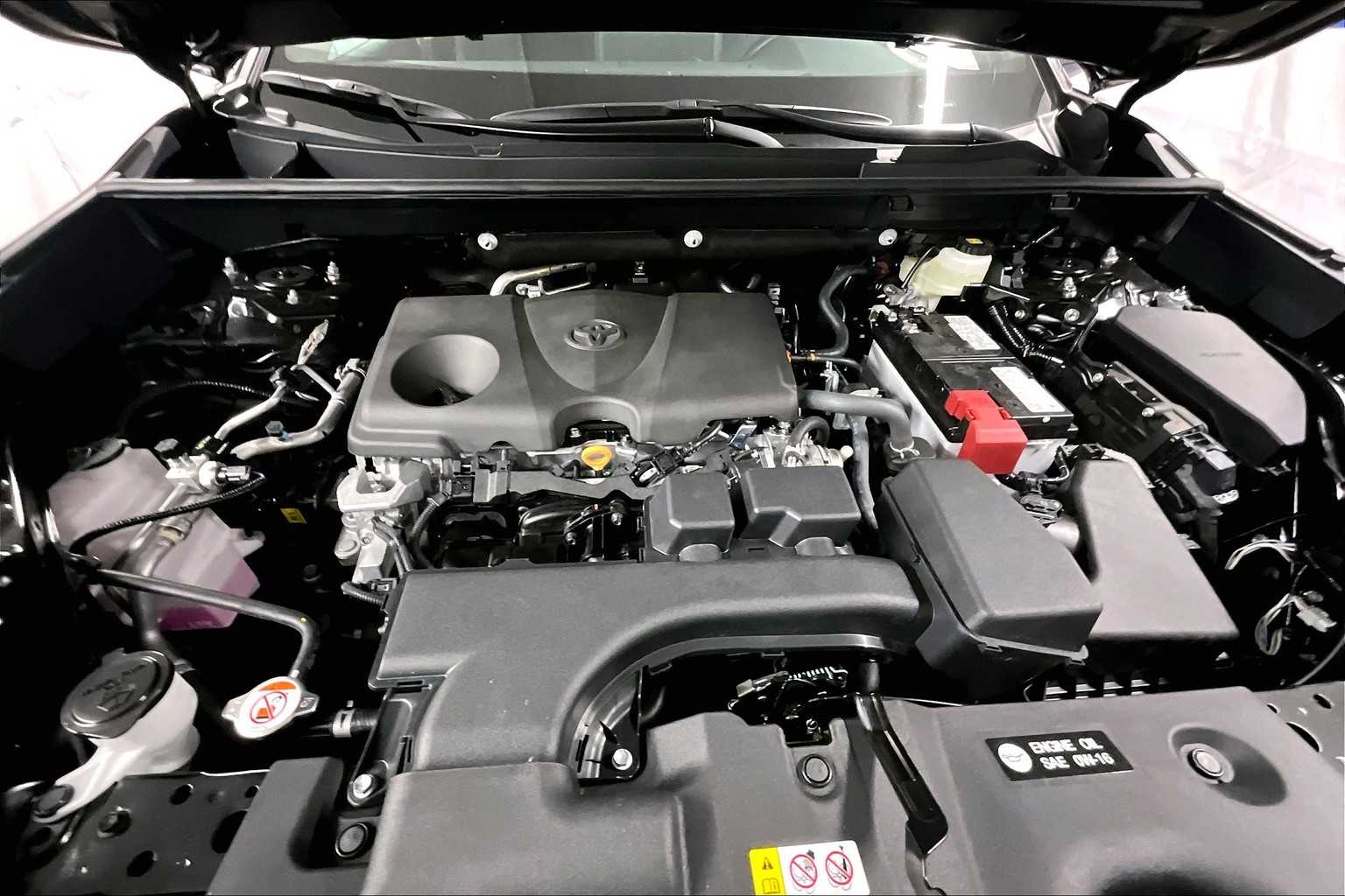 2025 Toyota RAV4 LE - Photo 16