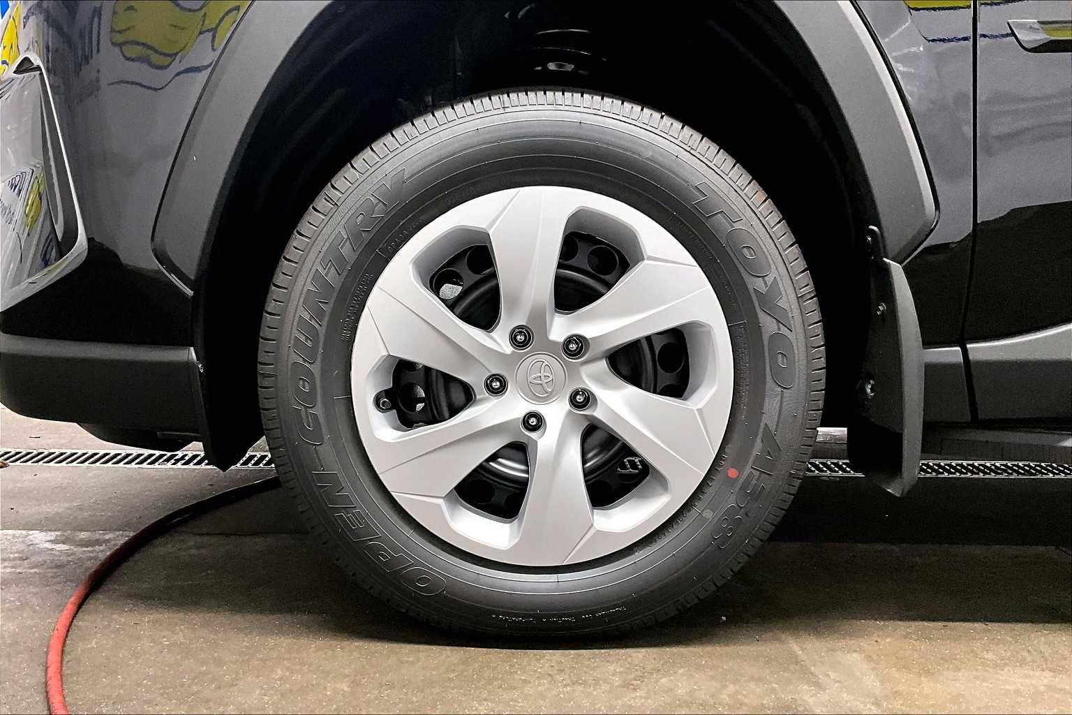 2025 Toyota RAV4 LE - Photo 8