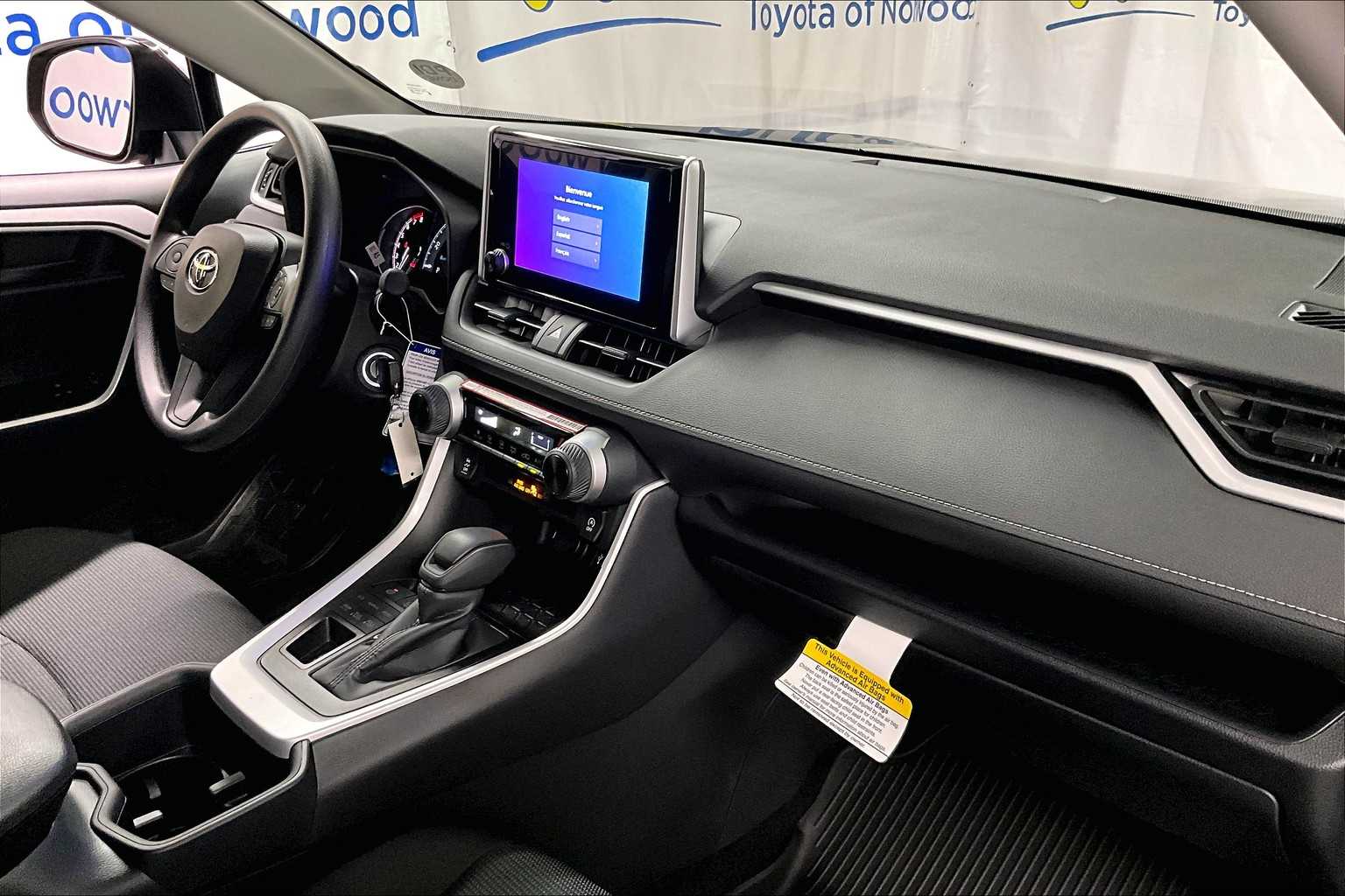 2025 Toyota RAV4 LE - Photo 10