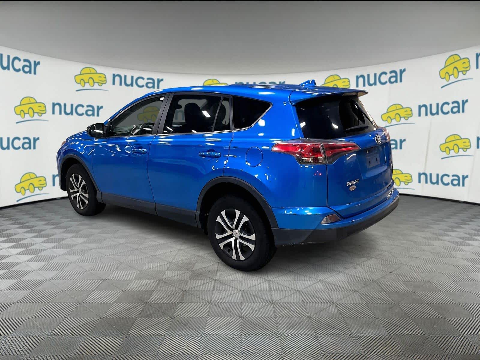 2018 Toyota RAV4 LE - Photo 3