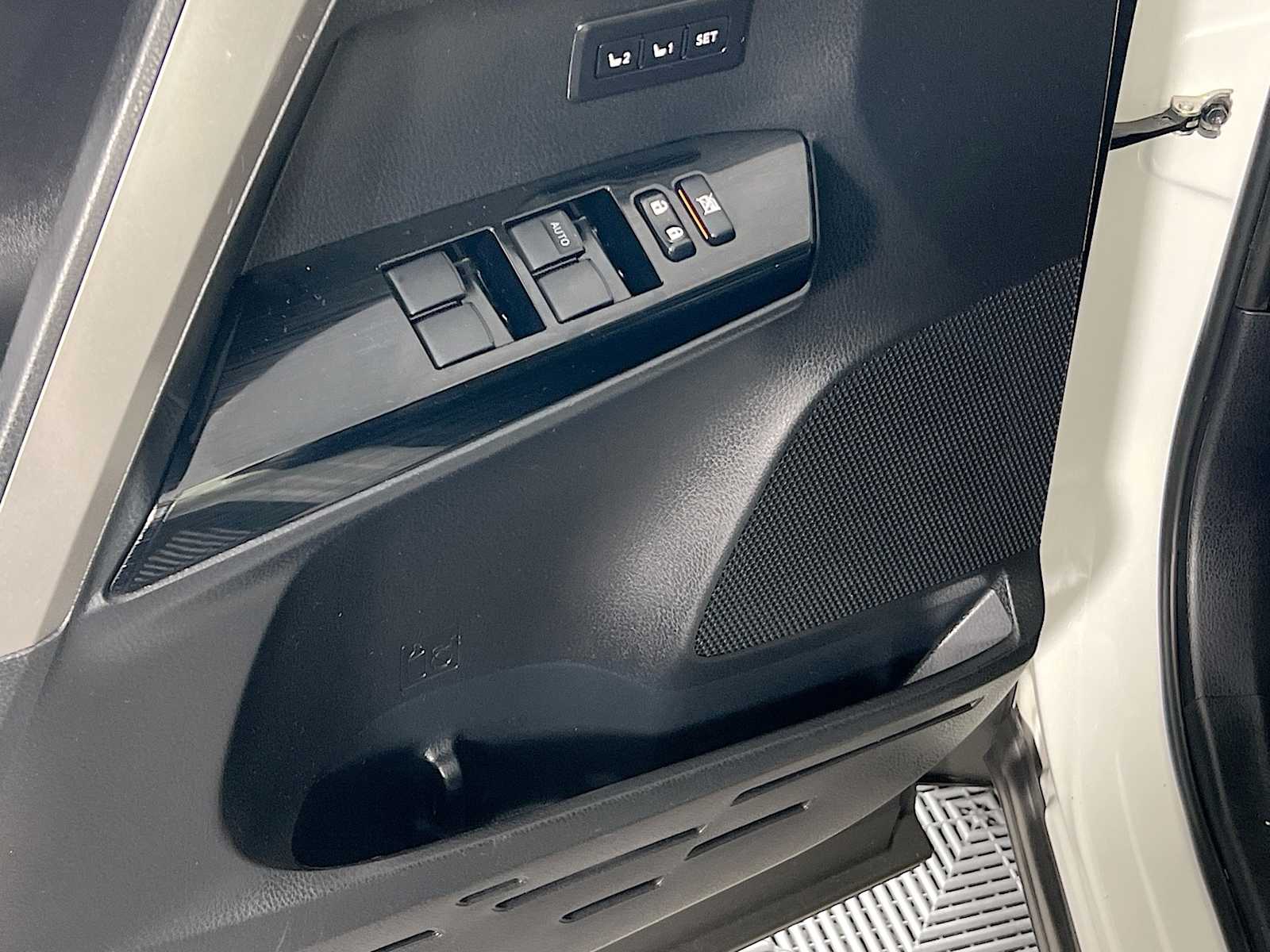 2017 Toyota RAV4 Hybrid Limited - Photo 19
