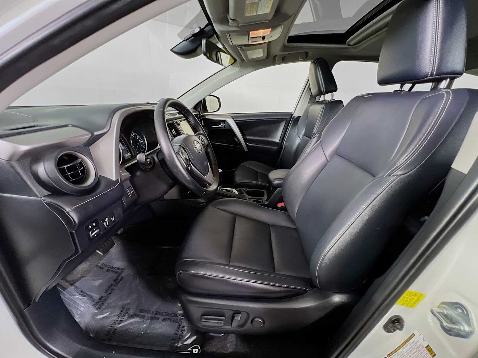 2017 Toyota RAV4 Hybrid Limited - Photo 22