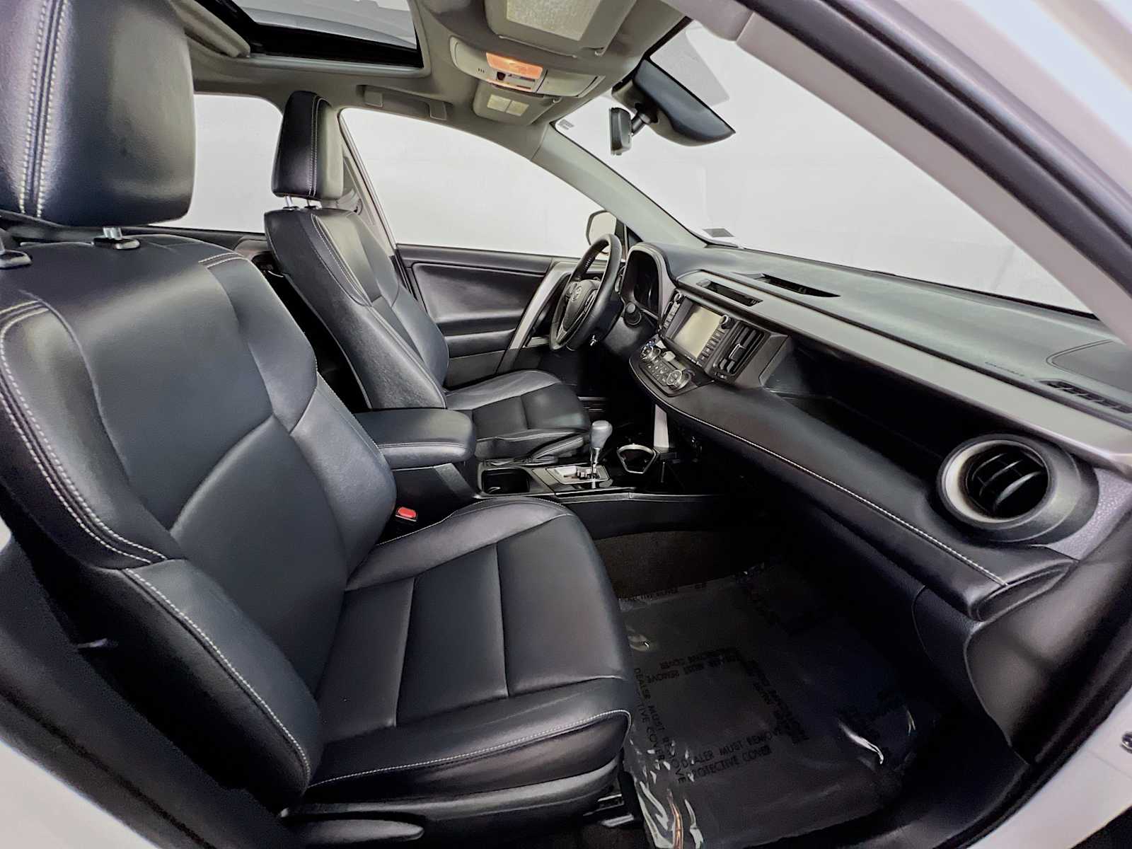 2017 Toyota RAV4 Hybrid Limited - Photo 29
