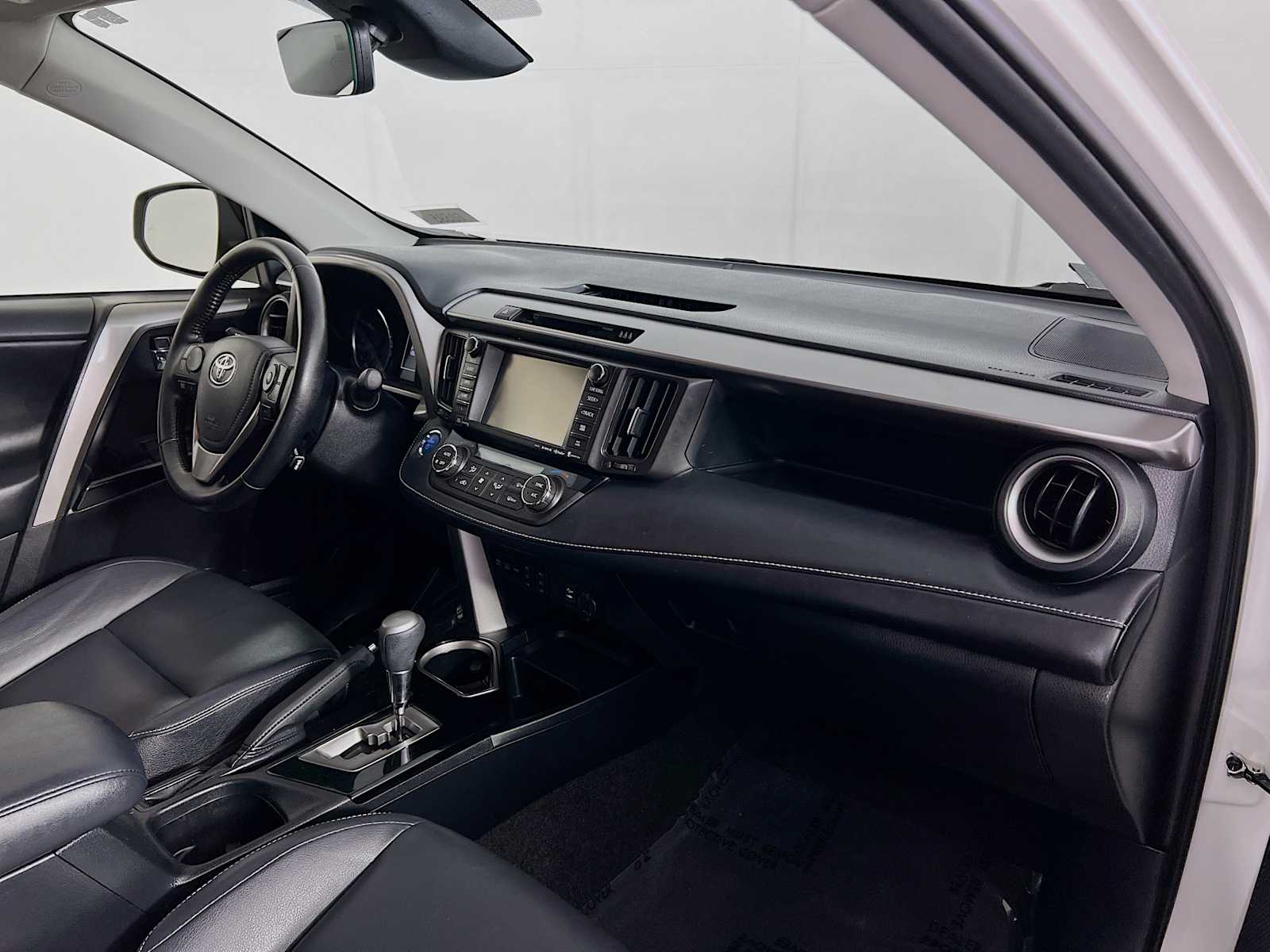 2017 Toyota RAV4 Hybrid Limited - Photo 30