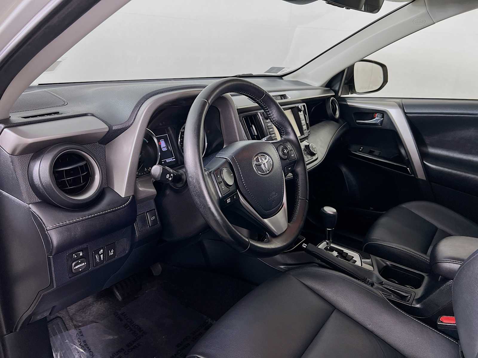 2017 Toyota RAV4 Hybrid Limited - Photo 9