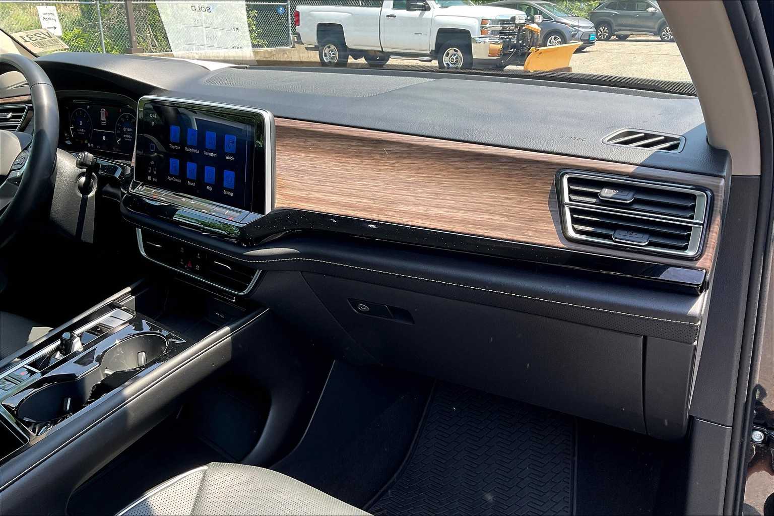 2024 Volkswagen Atlas 2.0T SEL Premium R-Line - Photo 13