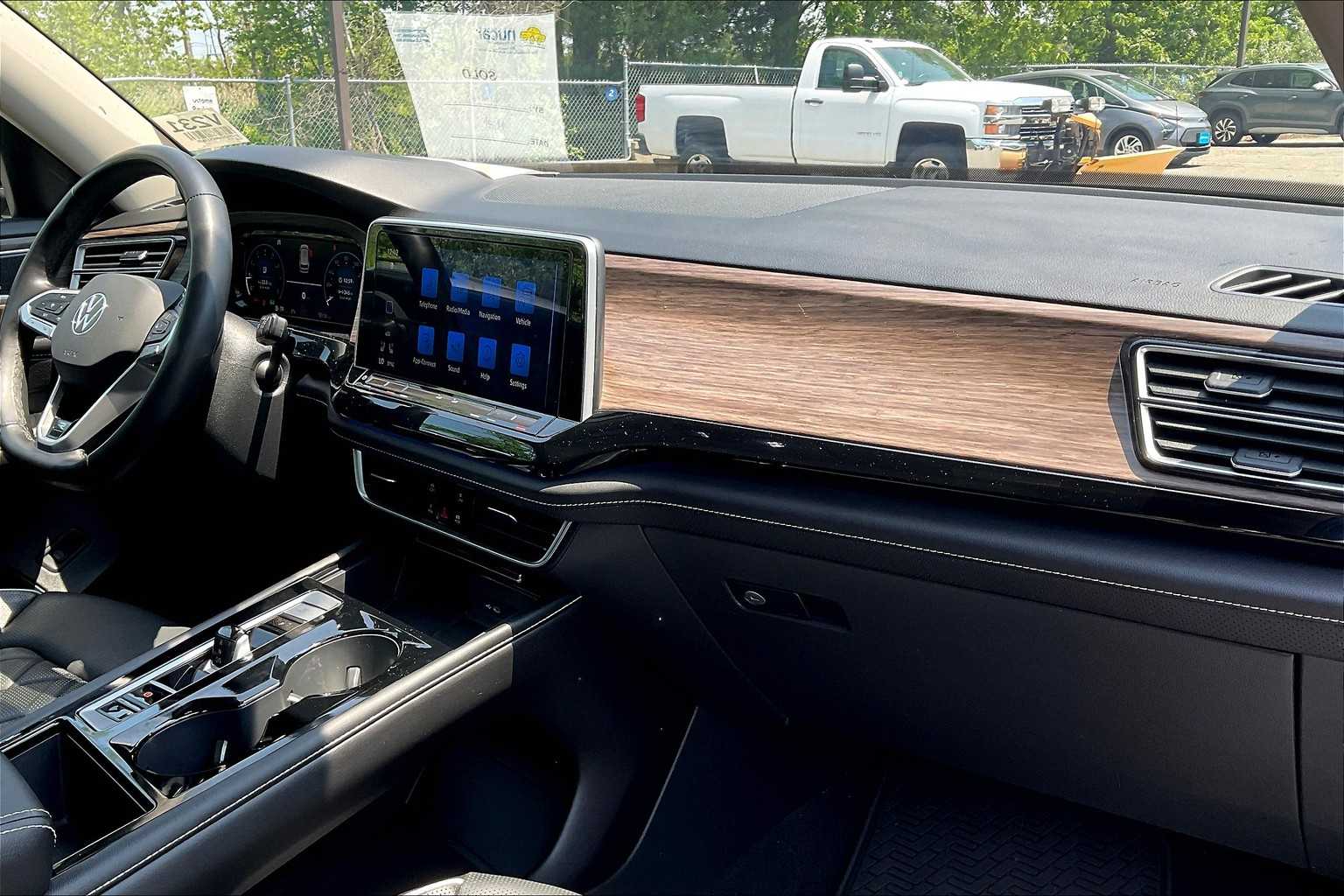 2024 Volkswagen Atlas 2.0T SEL Premium R-Line - Photo 14