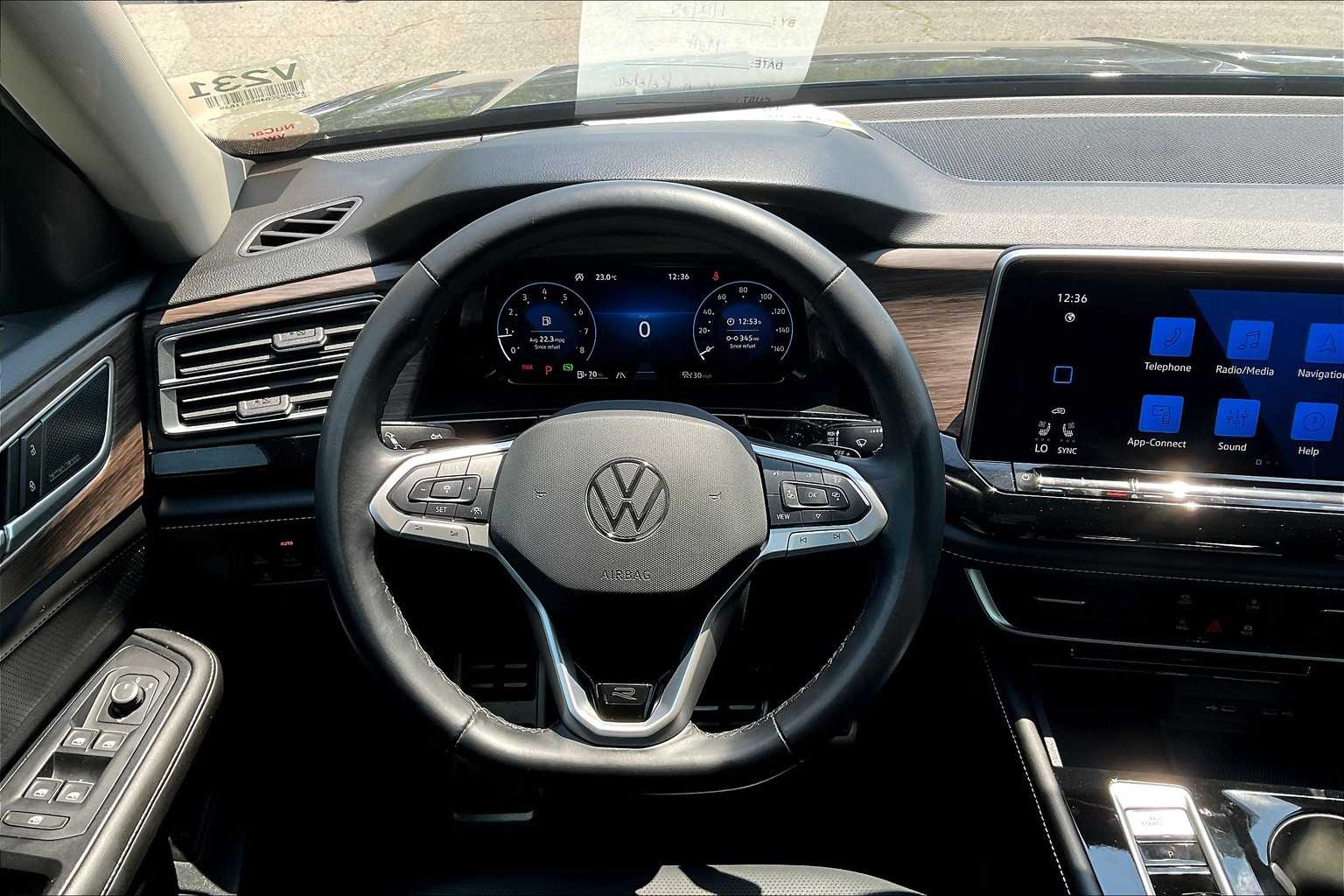 2024 Volkswagen Atlas 2.0T SEL Premium R-Line - Photo 18