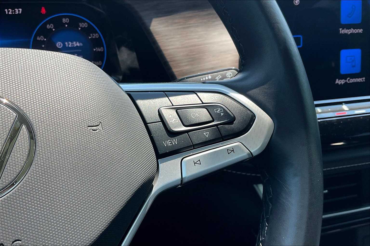 2024 Volkswagen Atlas 2.0T SEL Premium R-Line - Photo 24
