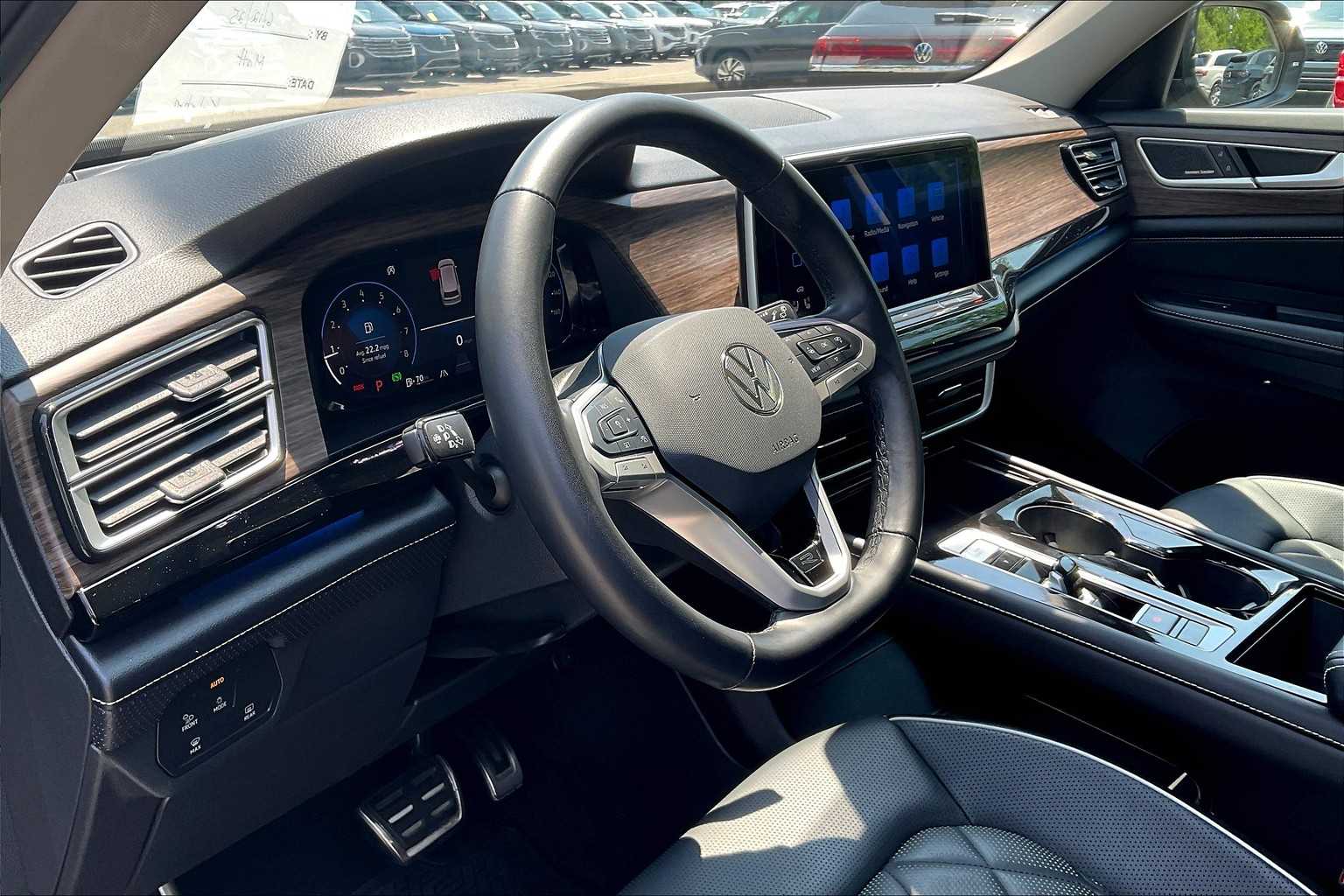 2024 Volkswagen Atlas 2.0T SEL Premium R-Line - Photo 8