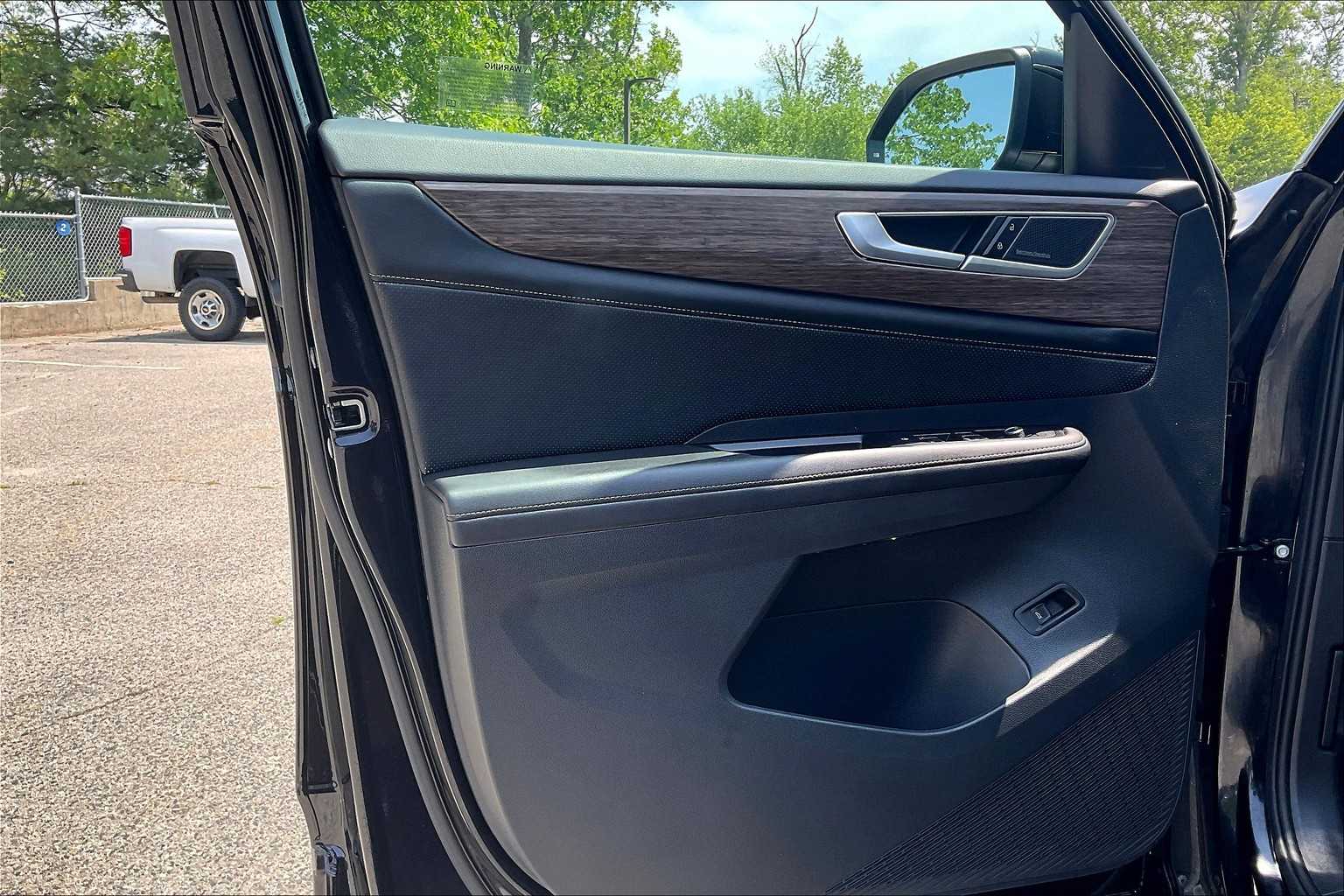 2024 Volkswagen Atlas 2.0T SEL Premium R-Line - Photo 9