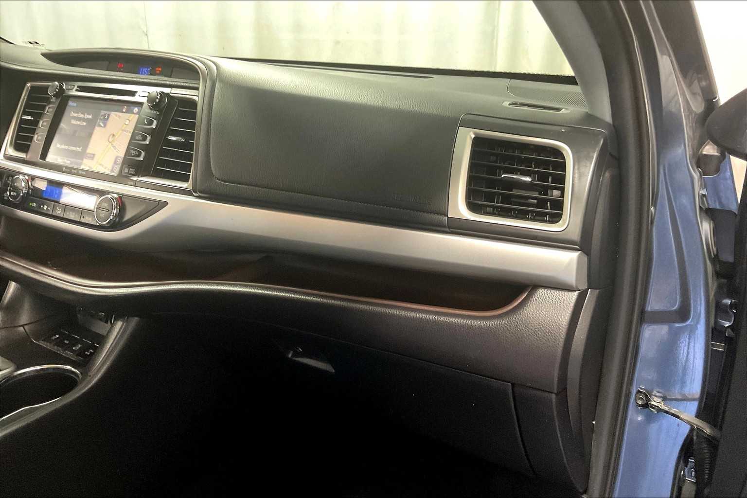 2019 Toyota Highlander XLE - Photo 13