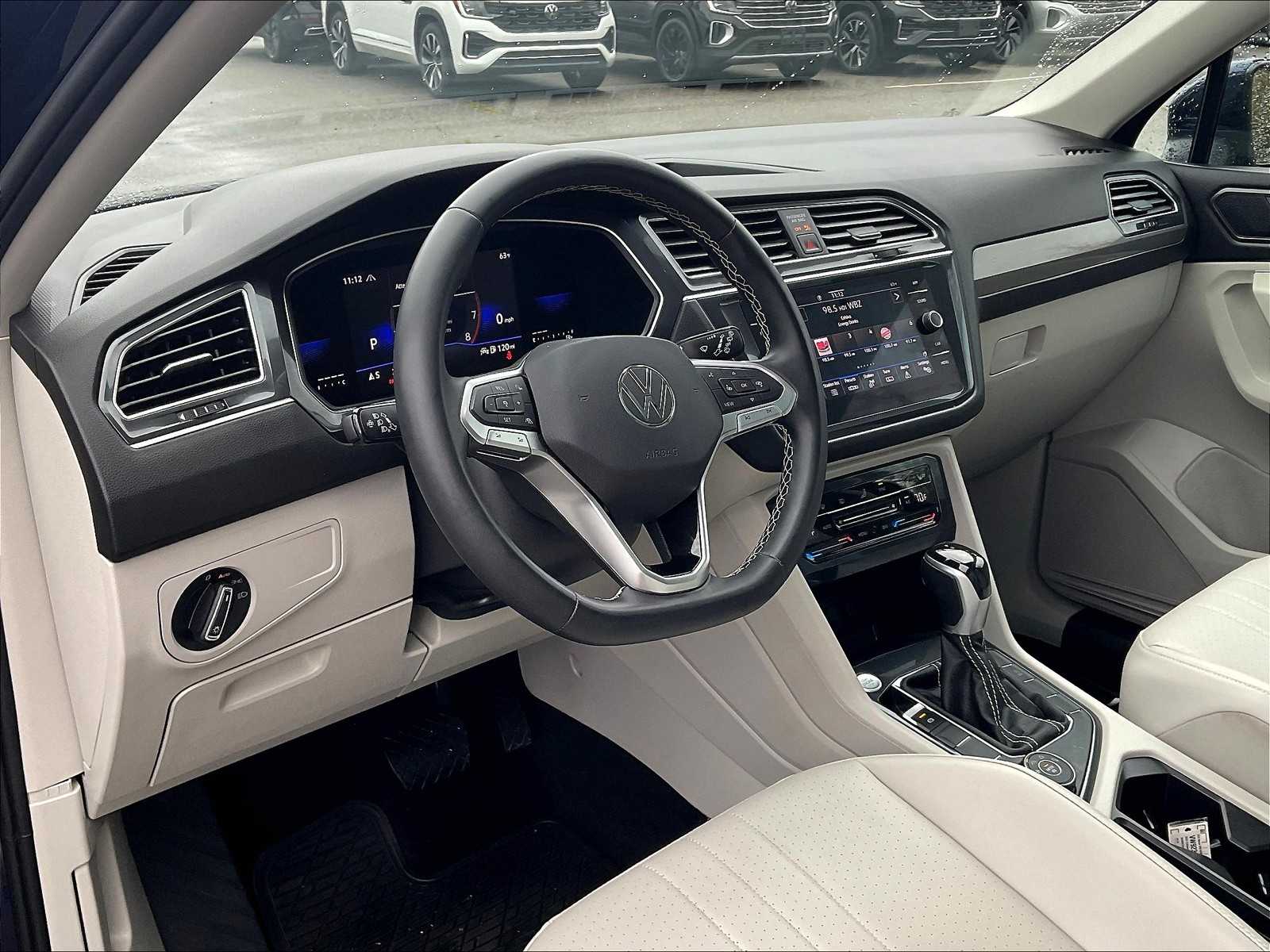 2023 Volkswagen Tiguan SE - Photo 8