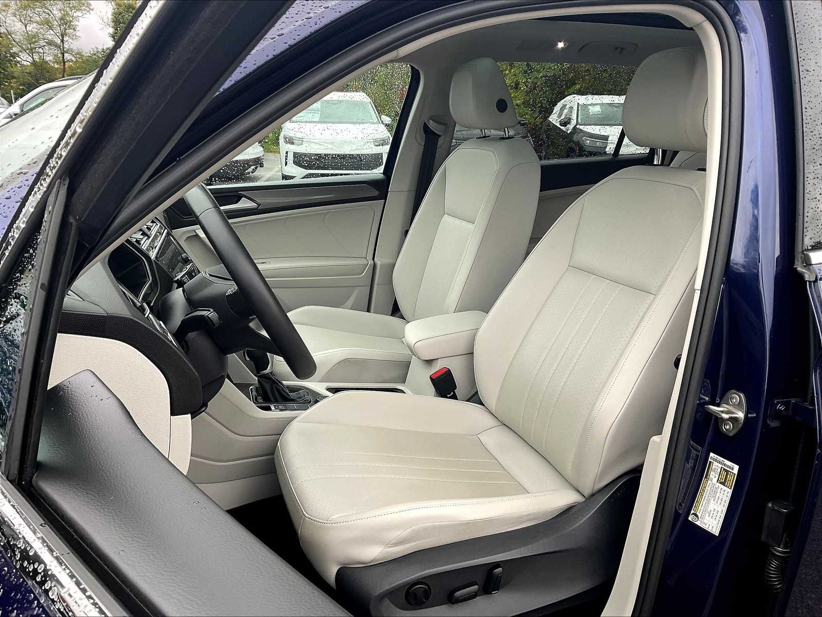 2023 Volkswagen Tiguan SE - Photo 10