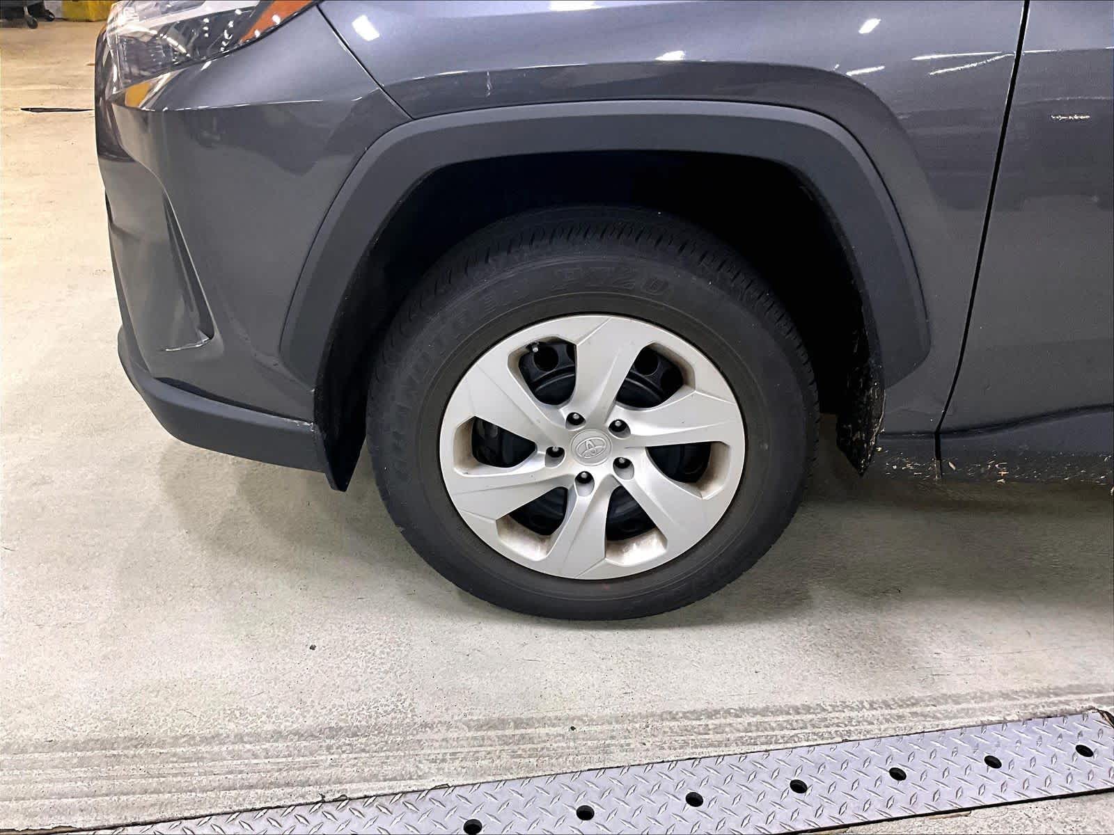 2023 Toyota RAV4 LE - Photo 4