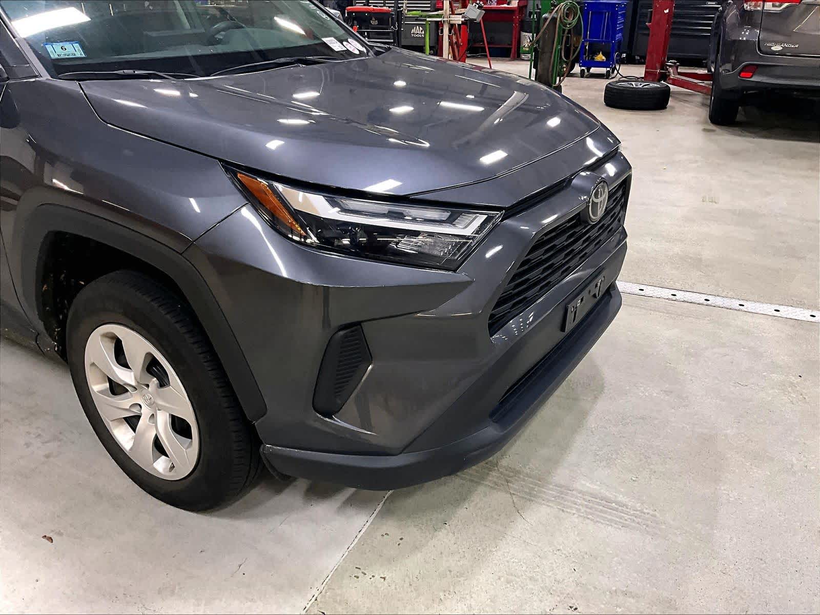 2023 Toyota RAV4 LE - Photo 5