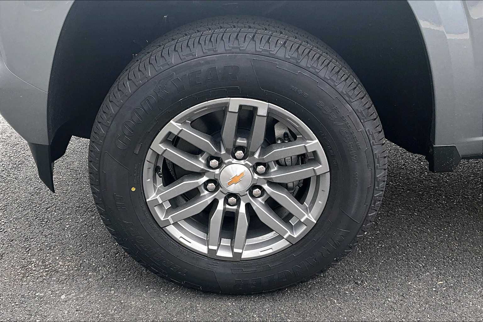 2025 Chevrolet Colorado 4WD LT - Photo 8