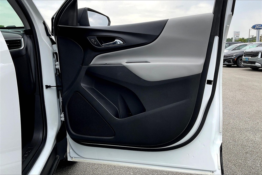 2022 Chevrolet Equinox LS - Photo 11