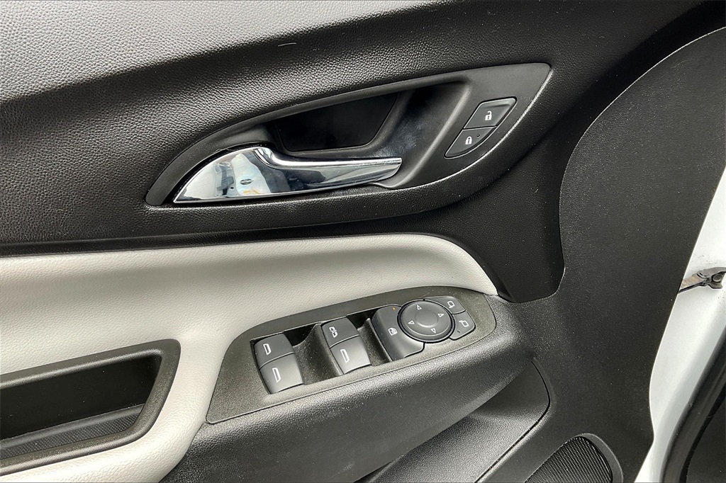 2022 Chevrolet Equinox LS - Photo 34