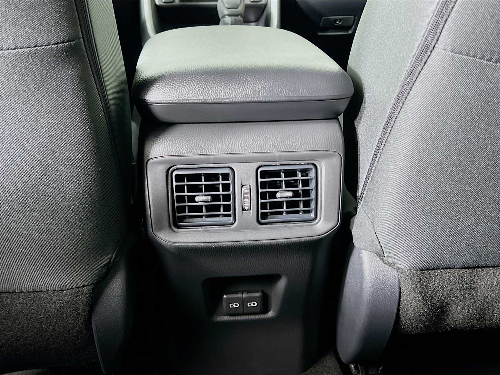 2025 Toyota RAV4 XLE - Photo 14