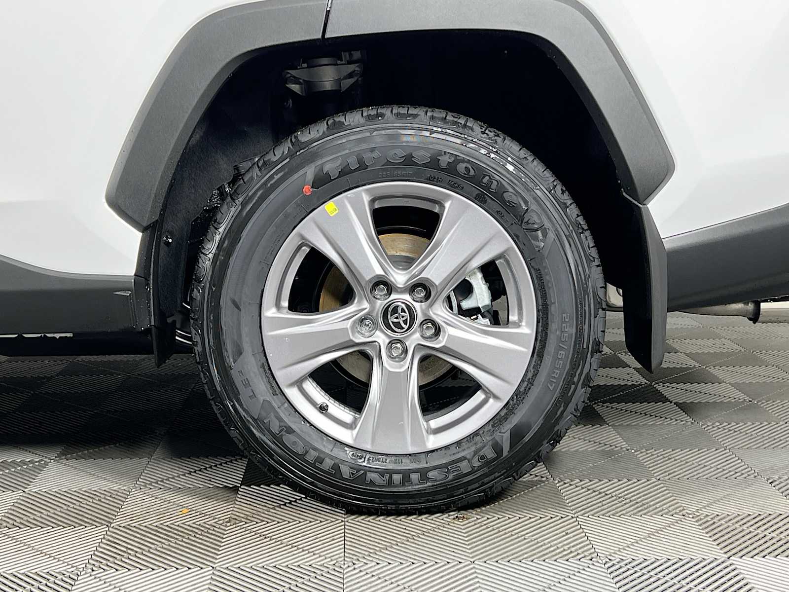 2025 Toyota RAV4 XLE - Photo 19