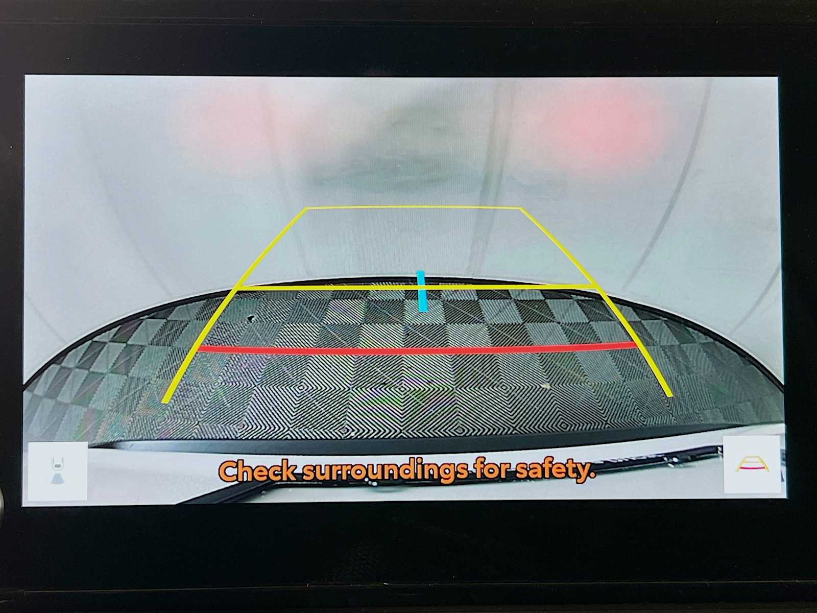 2025 Toyota RAV4 XLE - Photo 9