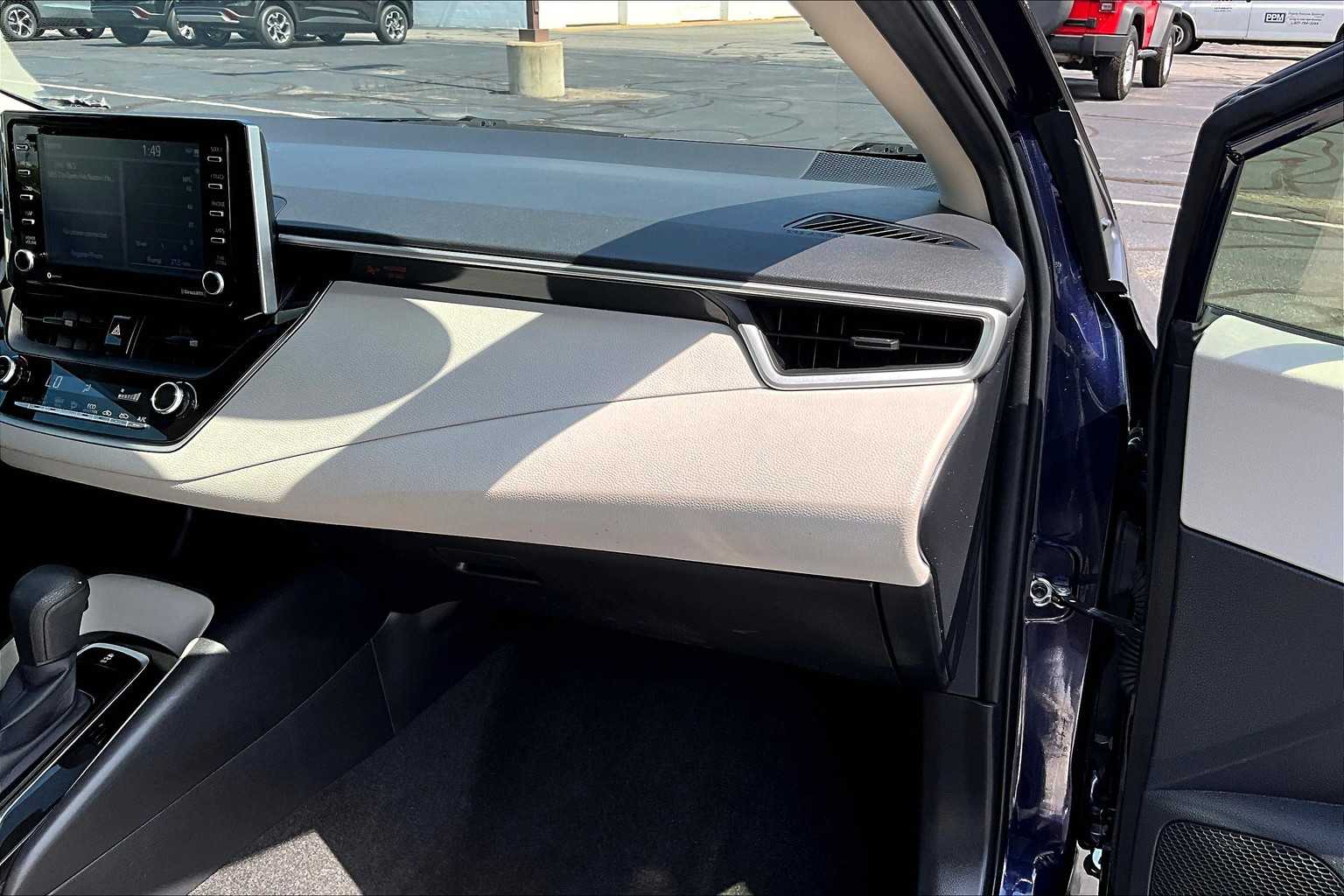 2021 Toyota Corolla LE - Photo 13