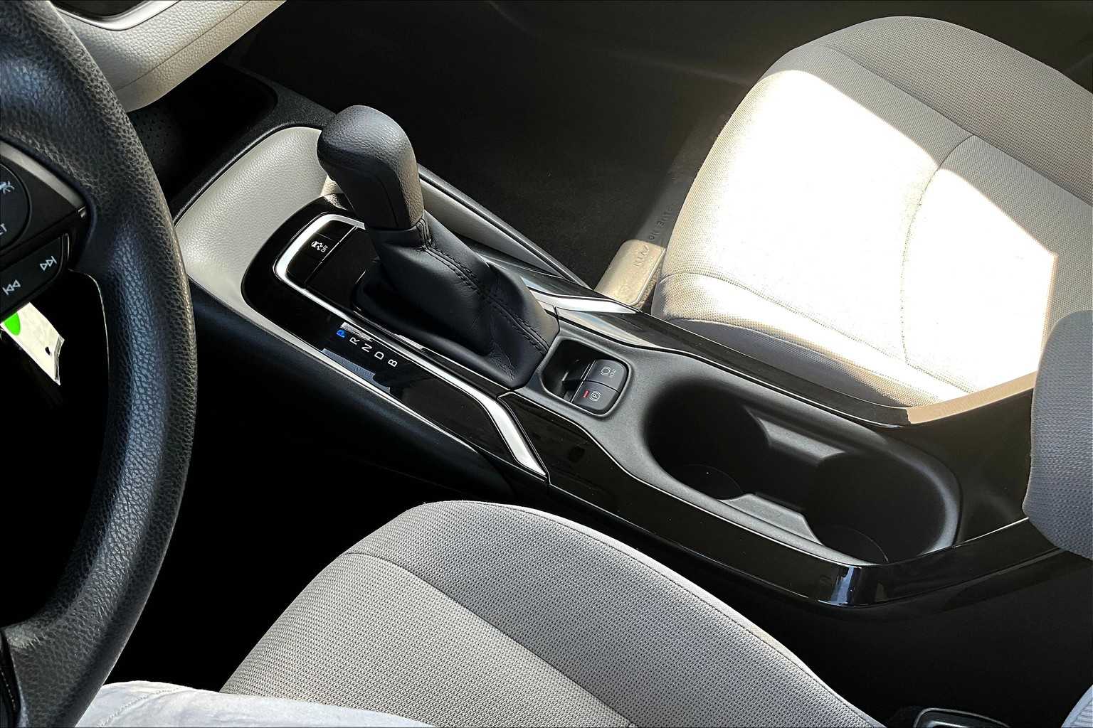 2021 Toyota Corolla LE - Photo 19
